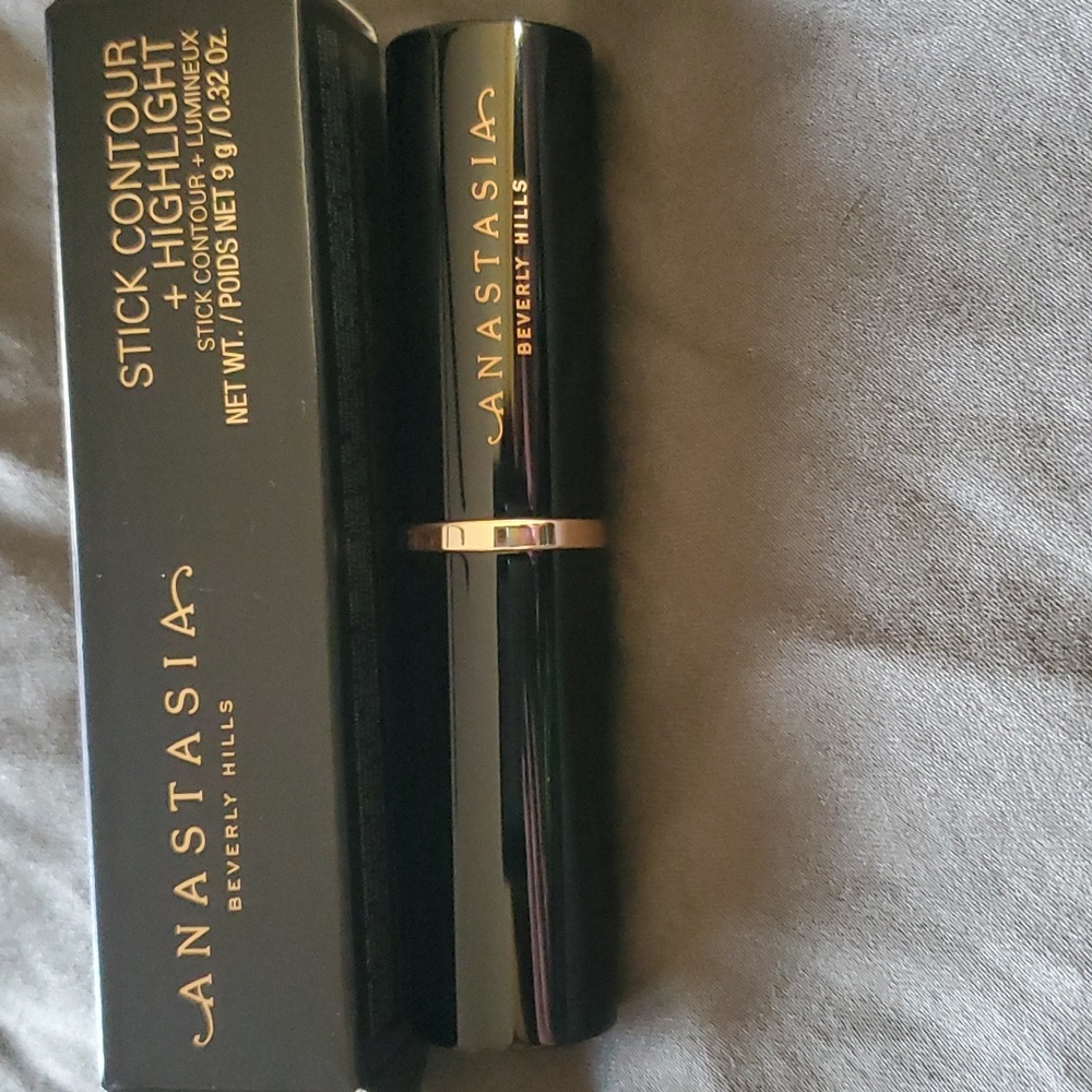 Anastasia Stick Contour + Highlight Banana